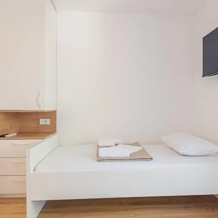 Iva By Guide * Vrulje (Kornati)