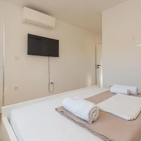 Iva By Guide * Vrulje (Kornati)