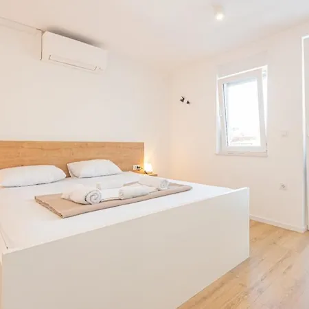 Iva By Guide * Vrulje (Kornati)