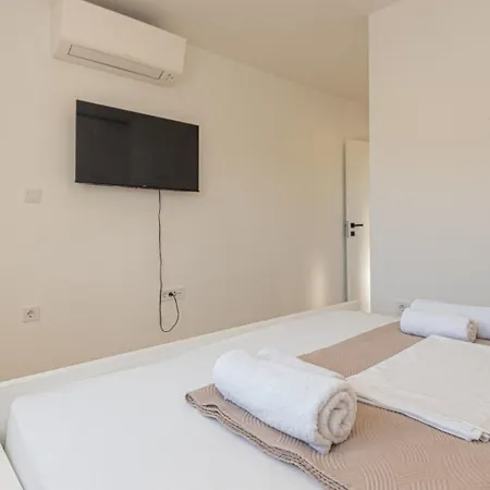 Iva By Guide Sibenik