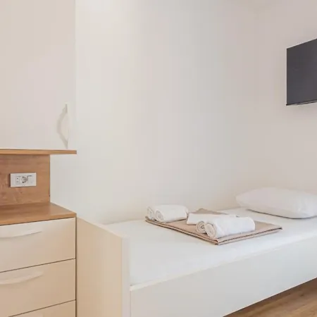 Iva By Guide Vila Sibenik