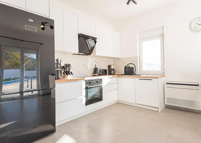 Iva By Guide Sibenik