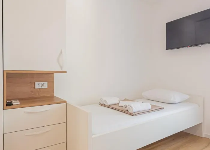 Iva By Guide Vila Sibenik